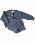 Conjunto infantil azul jeans com tricô texturizado e short com barra ondulada