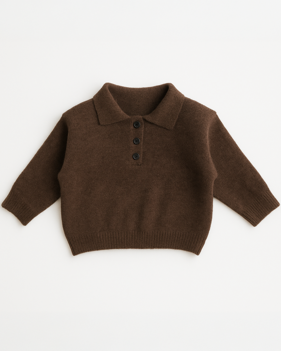Suéter infantil com gola polo em marrom escuro, estilo básico e elegante.